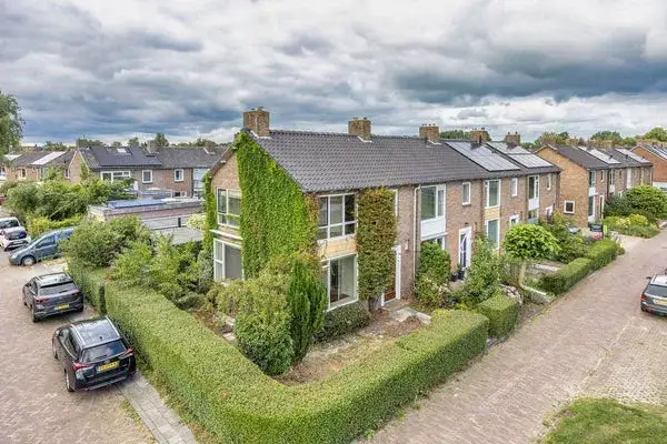 Hoekwoning te koop: Dr. Kuyperlaan 11, Noordoosthoek Sneek