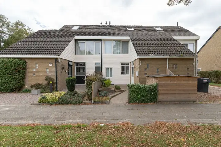 Tussenwoning te koop: Dr. Oortwijn Botjeslaan 106, Midwolda Midwolda