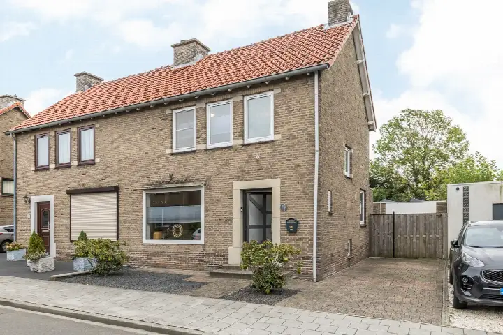 Hoekwoning te koop: Dr. Poelsstraat 7, Schinnen Schinnen