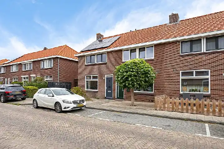 Tussenwoning te koop: Dr. Van Hoekstraat 36, Stevenfenne Enschede
