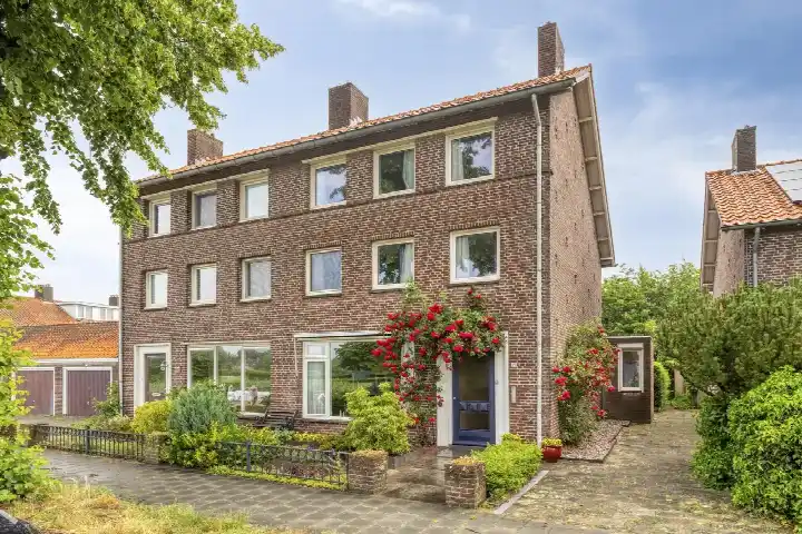 Semi-detached for sale: Dr. Verbeeksingel 15, Vijverwijk Veghel