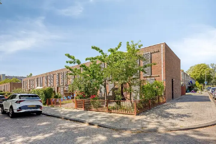 Corner house for sale: Drakenstein 21A, Zuidwijk Rotterdam