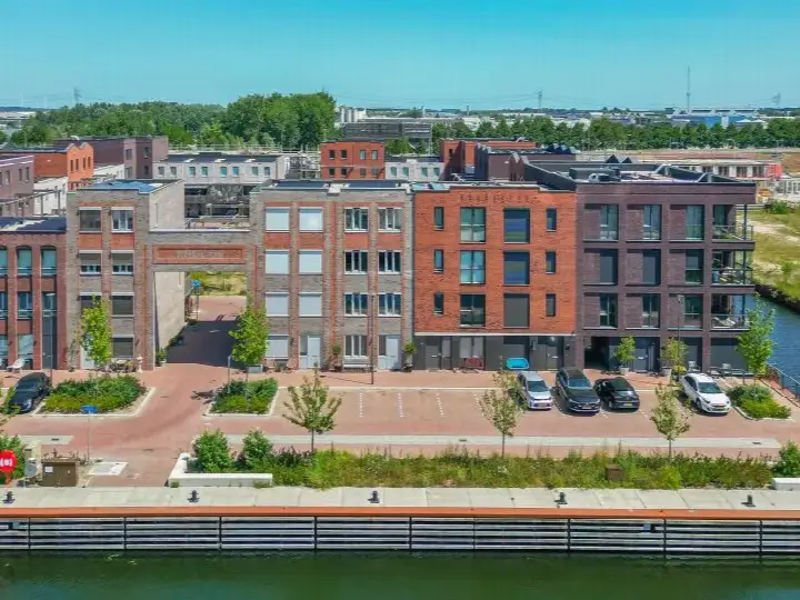 Tussenwoning te koop: Drees Van Dordenkade 25, De Kades Harderwijk