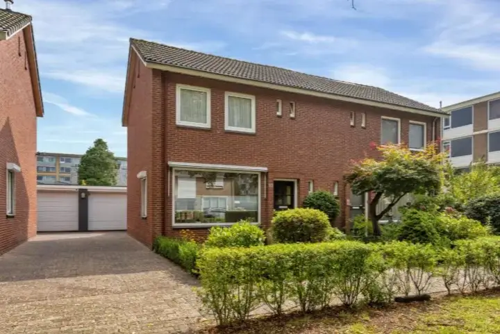 Twee-onder-één-kap te koop: Drentestraat 13, Boswinkel-De Braker Enschede