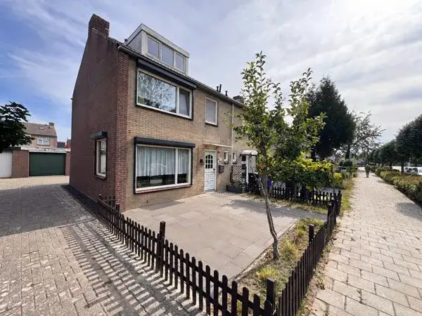 Corner house for sale: Drostlaan 38, Kern Sluiskil Sluiskil