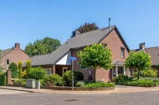 Detached house for sale: Drs J. Lebensstraat 16, Roosteren Roosteren