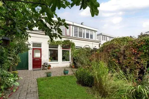 Twee-onder-één-kap te koop: Druivenlaan 4, Spoorbuurt Alkmaar