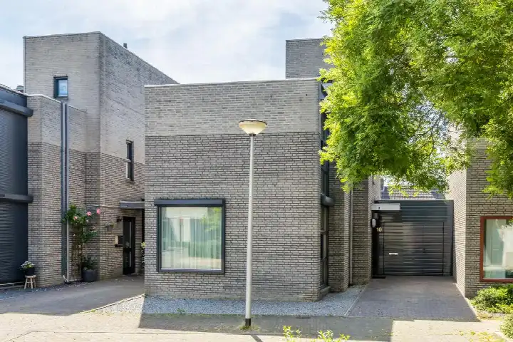 Tussenwoning te koop: Ds. Faberhof 10, Mariarade-Zuid Hoensbroek