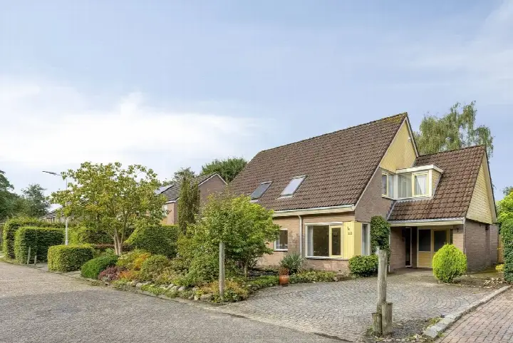 Twee-onder-één-kap te koop: Ds Groot-Nibbelinkstraat 23, Haulerwijk-Noord-Oost Haulerwijk
