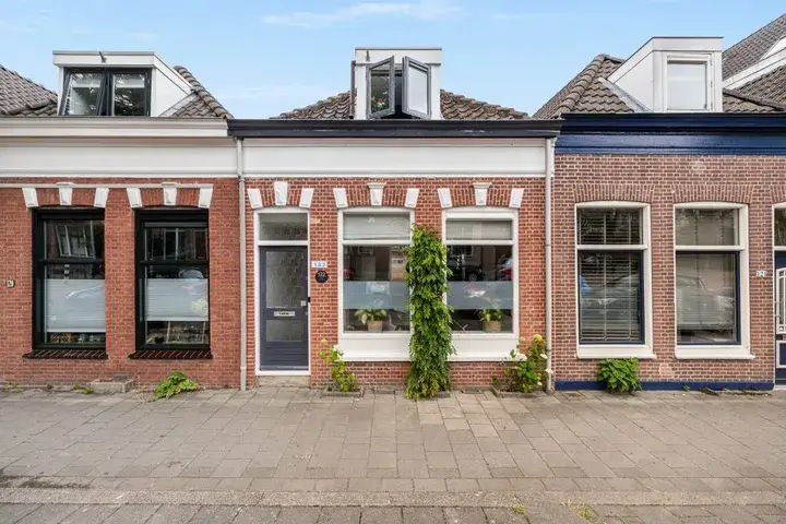 Corner house for sale: Dubbeldamseweg Zuid 122, Bloemenbuurt Dordrecht