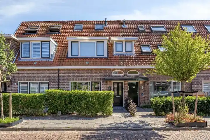 Terraced house for sale: Duinzichtstraat 24, Voscuyl Oegstgeest