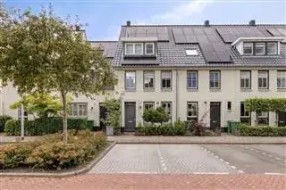 Terraced house for sale: Duivenvoorde 18, Kastelenbuurt Amstelveen
