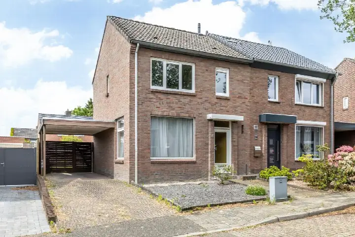 Twee-onder-één-kap te koop: Dwarsstraat 16, Nuth Nuth