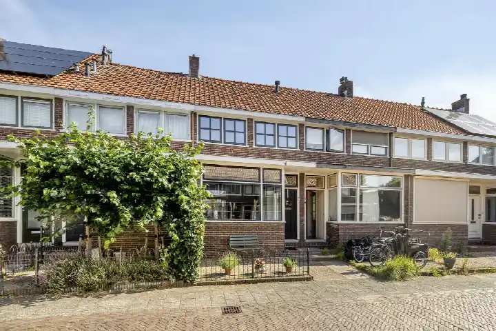 Terraced house for sale: Dwarsstraat 7, Kerkbuurt-West Sliedrecht