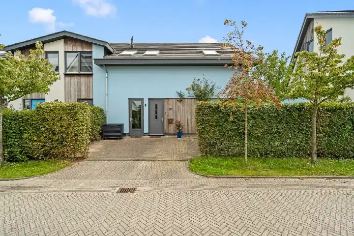 Twee-onder-één-kap te koop: Ebbenhout 12, Houten Houten