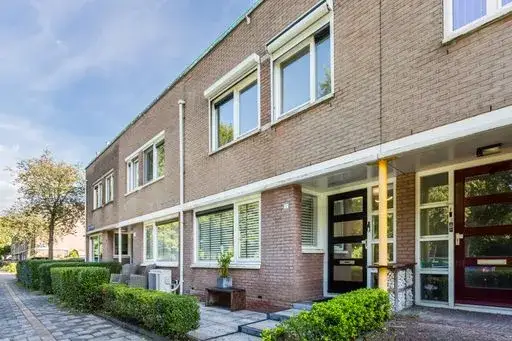 Tussenwoning te koop: Ebenezer Howardpark 12, Parkwijk Noordwest Almere