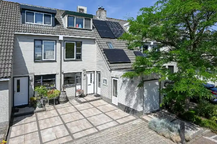 Tussenwoning te koop: Ebro 112, Meerwijk Uithoorn