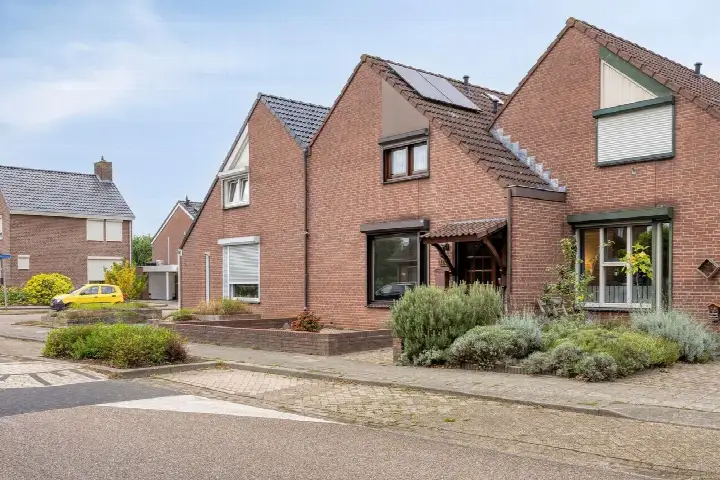 Terraced house for sale: Echterstraat 110, Maasbracht Maasbracht