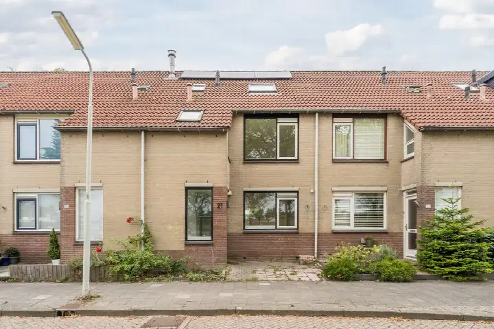 Terraced house for sale: Edamstraat 21, Westerwatering Zuid Zaandam