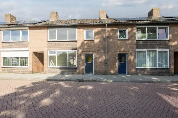 Tussenwoning te koop: Edelweisstraat 4, Bloemenwijk Veghel