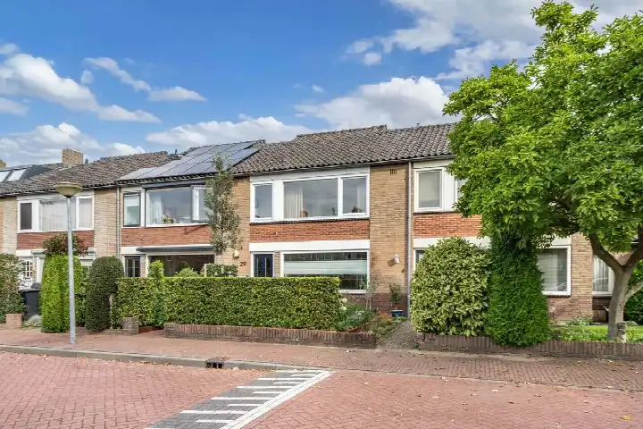 Terraced house for sale: Edisonstraat 29, Zenderwijk Huizen