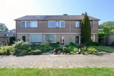 Tussenwoning te koop: Eduard van Beinumlaan 23, Dieren-West boven spoorlijn Dieren
