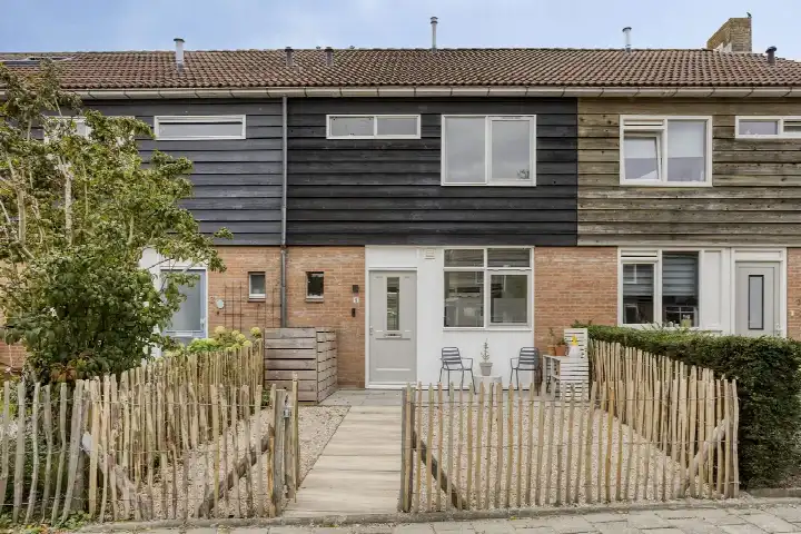 Tussenwoning te koop: Eduard Vetermanstraat 5, Klarenbeek I Middelburg
