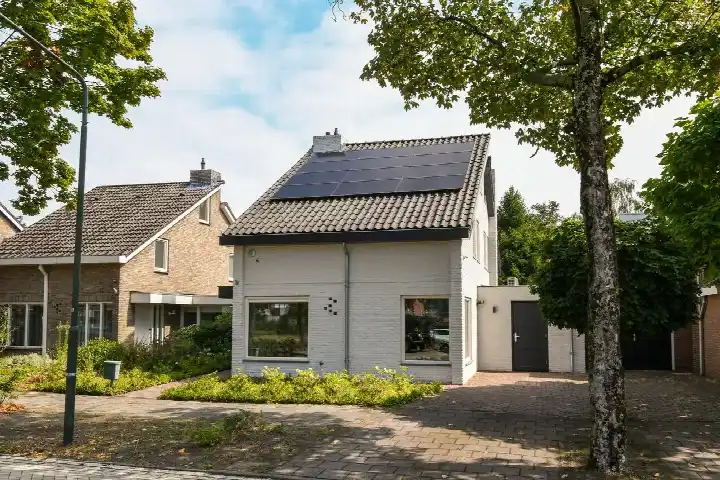 Tussenwoning te koop: Eekhoornlaan 12, Waalre Waalre