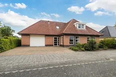 Vrijstaande woning te koop: Eeltsjemar 13, Zuiderburen Leeuwarden