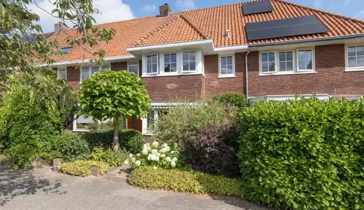 Tussenwoning te koop: Eemnesserweg 255, Astronomische Buurt Hilversum