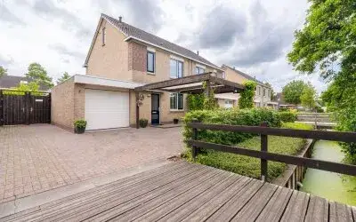 Twee-onder-één-kap te koop: Eendekroos 66, Fennepark Drachten