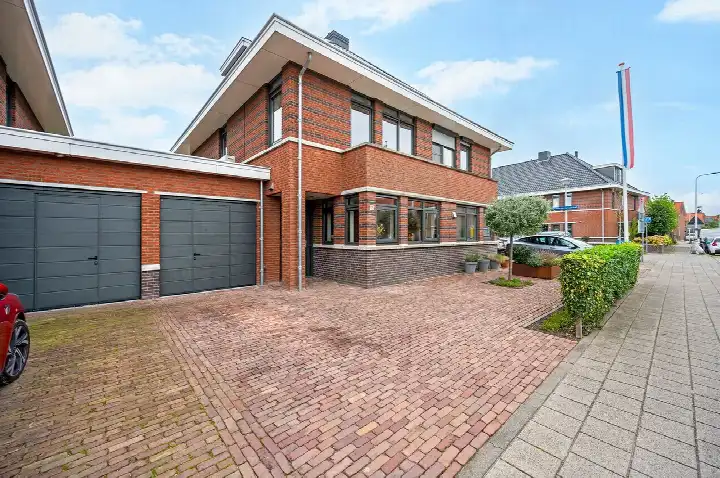 Terraced house for sale: Eendrachtsweg 13, Zeeheldenbuurt Bodegraven