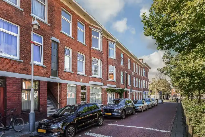 Apartment for sale: Eerbeeklaan 31, Oostbroek-Noord 'S-Gravenhage