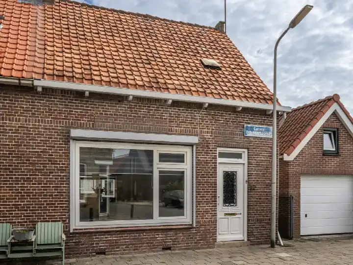 Hoekwoning te koop: Eerste Dijkdwarsstraat 12, Sommelsdijk centrum Sommelsdijk