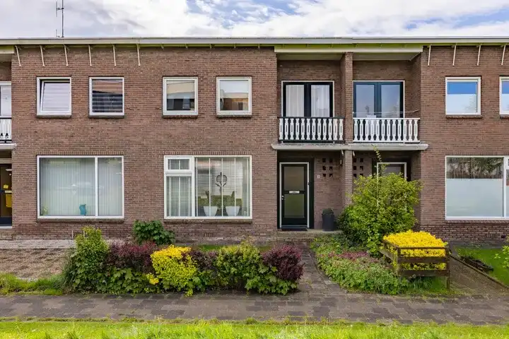 Tussenwoning te koop: Egelantierstraat 56, Schieringen Leeuwarden