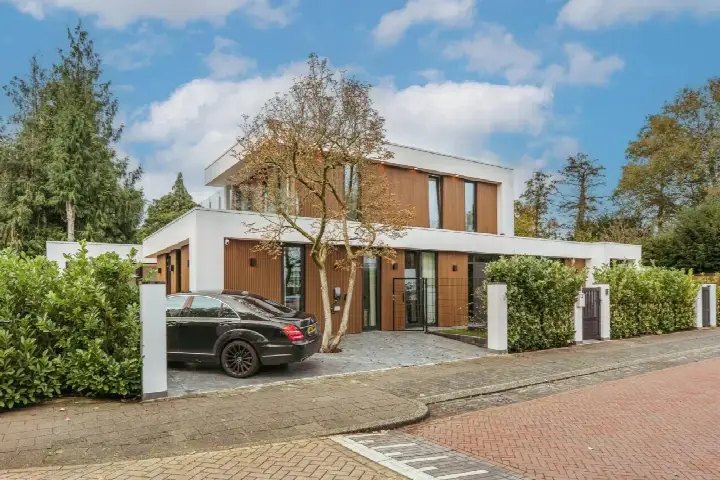 Twee-onder-één-kap te koop: Eikenrodelaan 1, Randwijck Oost Amstelveen