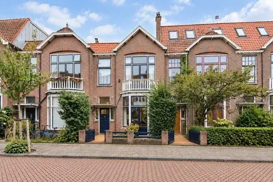 Terraced house for sale: Eikstraat 14, Bomenbuurt 'S-Gravenhage