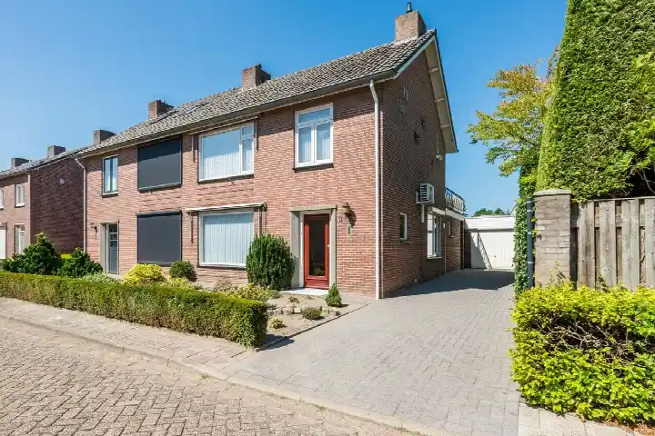 Twee-onder-één-kap te koop: Eindstraat 11, Zeelst Veldhoven