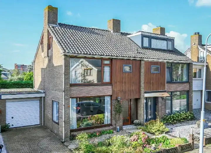 Terraced house for sale: Einsteinlaan 6, Badhoevedorp West Badhoevedorp