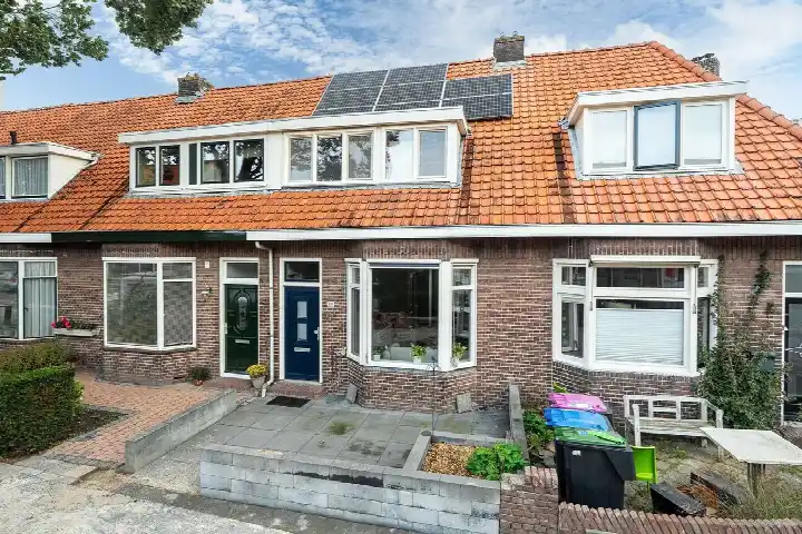 Terraced house for sale: Eksterstraat 20, Vogelwijk Leeuwarden