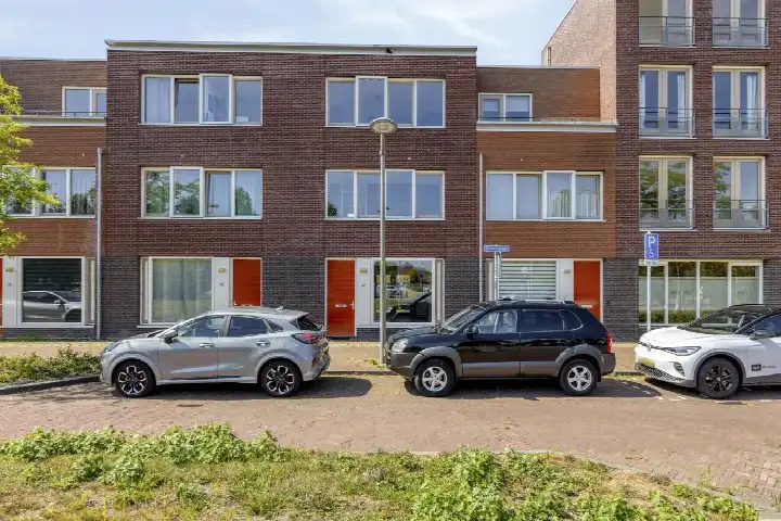 Terraced house for sale: Elemastraat 37, Nieuw-Vennep West Nieuw-Vennep