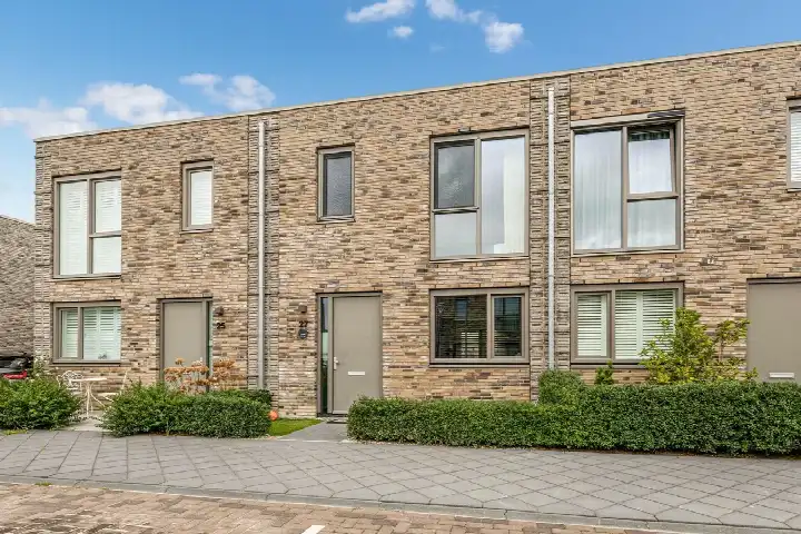 Tussenwoning te koop: Elizabeth Anscombestraat 27, Oosterwold Zuid Almere