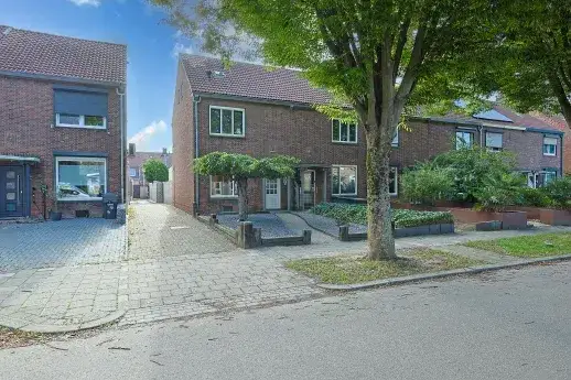 Corner house for sale: Eloystraat 70, Oud-Geleen en Haesselderveld Geleen