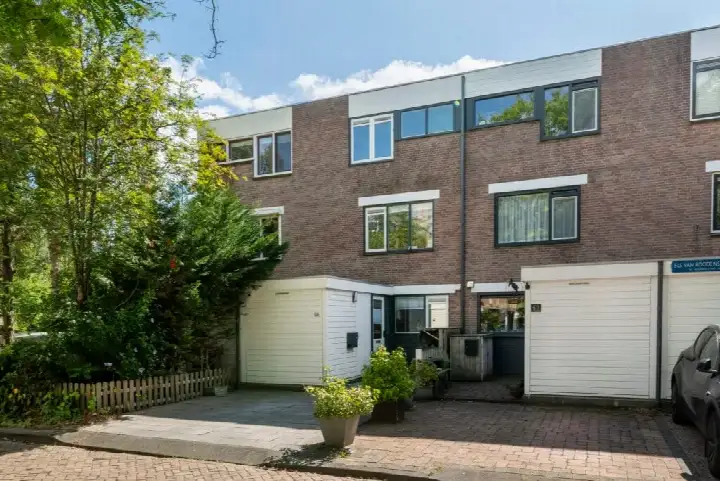 Tussenwoning te koop: Els van Roodenstraat 54, Ellertsveld Haarlem