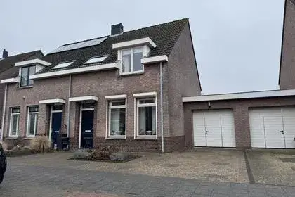 Tussenwoning te koop: Elsakker 10, Wagenberg zuidoost Wagenberg