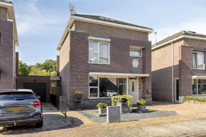 Semi-detached for sale: Elsbeen van Baerlestraat 26, Akkers Helmond