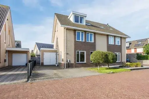 Twee-onder-één-kap te koop: Elzehôf 13, Lemmer-Noord Lemmer