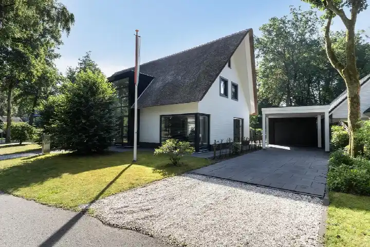 Detached house for sale: Elzenlaan 13, Berg en Bos Apeldoorn
