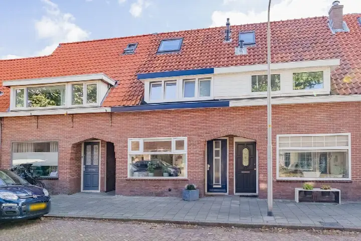 Tussenwoning te koop: Elzenstraat 29, Tussenbeeksbuurt Ijmuiden
