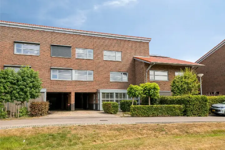 Tussenwoning te koop: Emeraldpad 24, Broekland Rosmalen